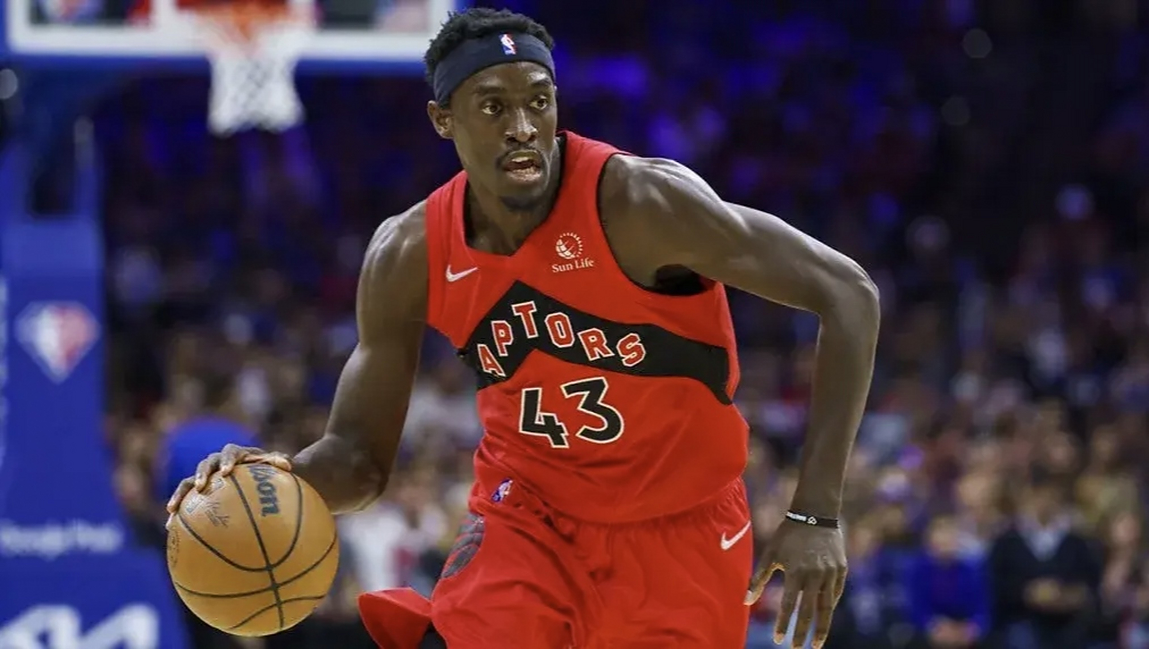 开云体育-西亚卡姆在湖人比赛中战术调整，刷新纪录引发热议！-开云体育