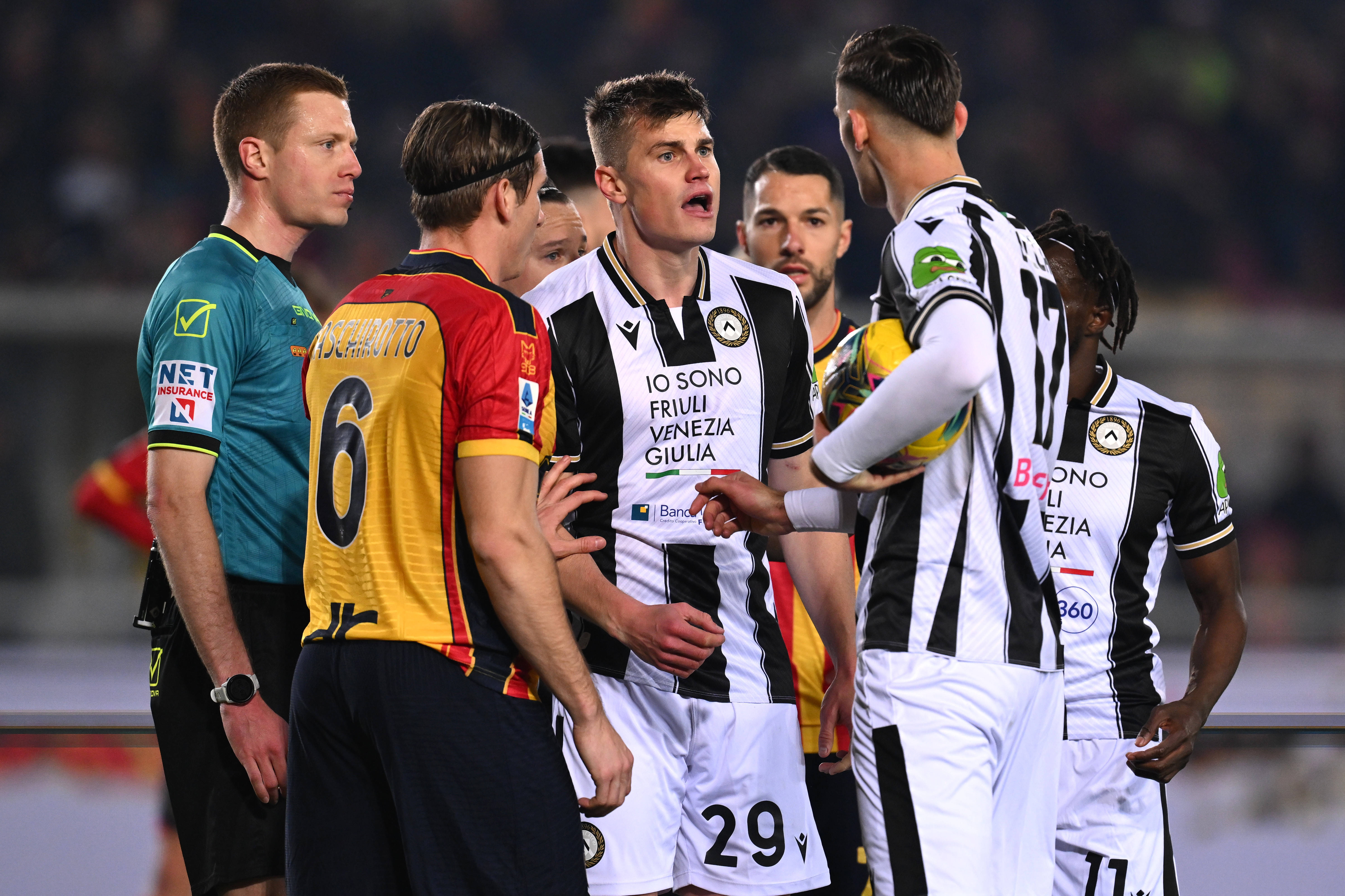 kaiyun-窗口期意甲焦点战，瓦伦西亚豪取连胜，赛场秩序良好，身体对抗强度拉满-kaiyun