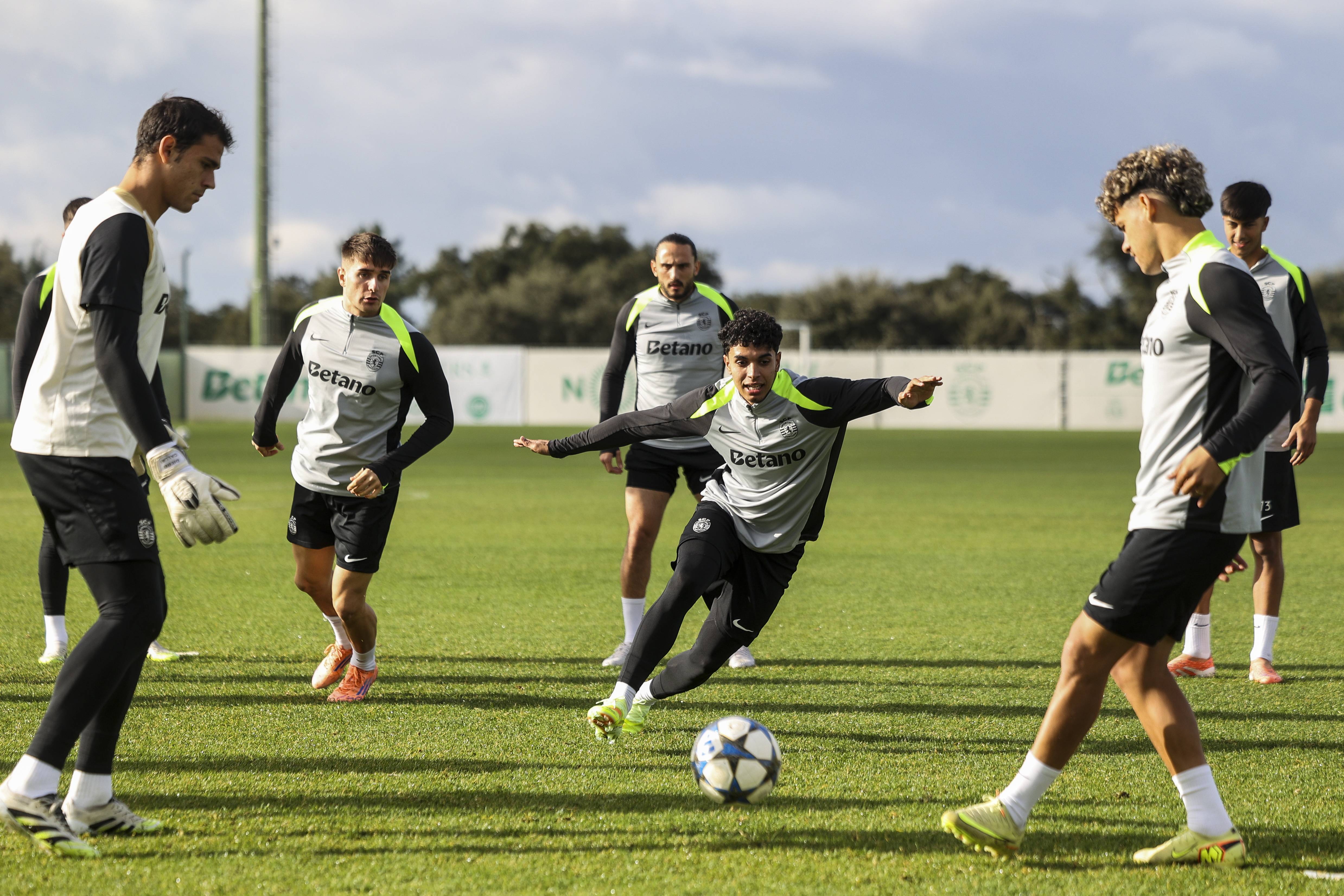 开云官网-刚刚！广东宏远围绕英超篮板制胜武汉三镇冲刺阶段战术微调，赛后葡萄牙体育调整名单以备英超的简单介绍-开云官网