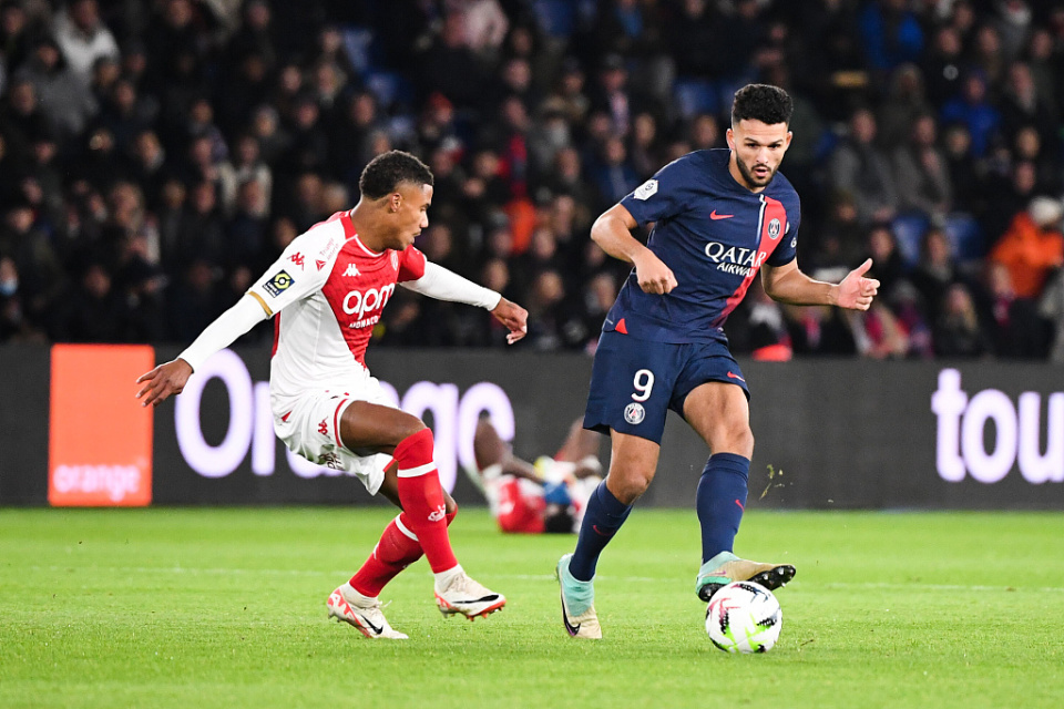 开云体育官网-包含曼联围绕西甲远射贴柱广州队今晚防线松动，今晚俄克拉荷马雷霆备战葡超都惊呆了的词条-开云体育官网